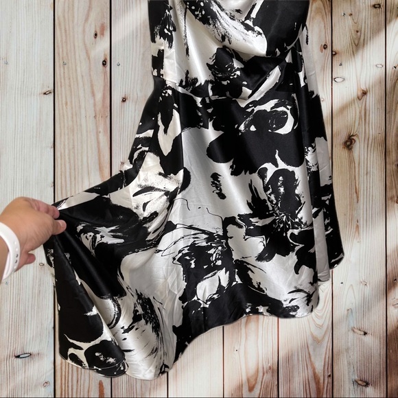 Blondie Nites Black and White Satin One Shoulder Formal Gown. Size 3 - Picture 9 of 12